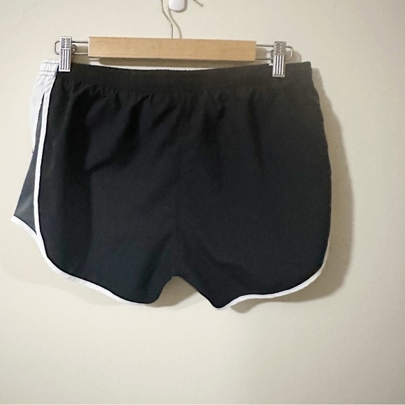 Nike Dri Fit Black White Gray Womens Athletic Shorts Size Medium - Picture 2 of 9